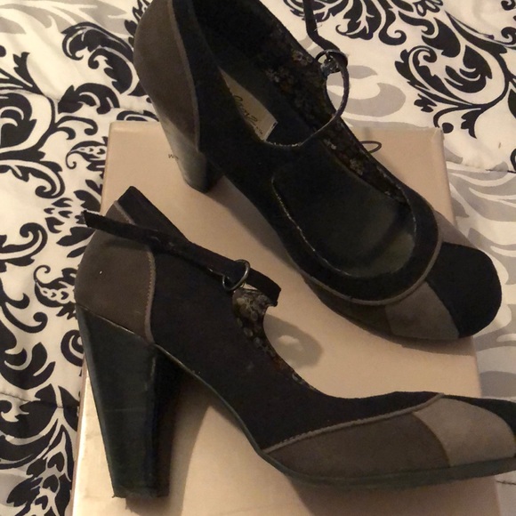 Heels - Picture 2 of 3